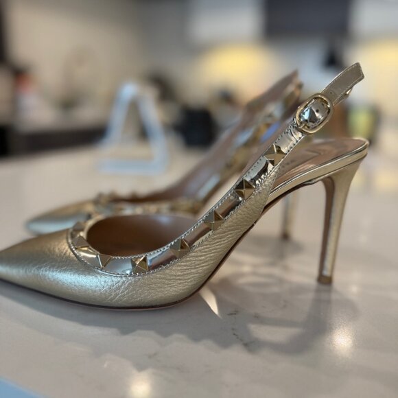 Valentino Gold Pumps with Rockstuds Size 6 - Picture 4 of 4